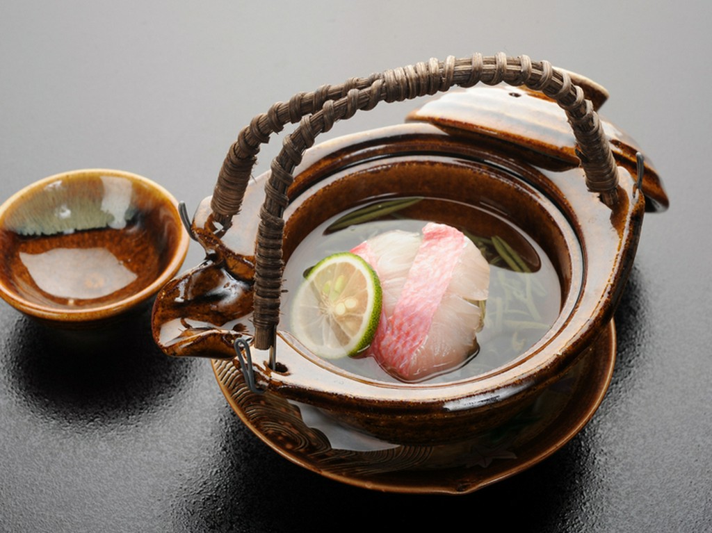 『風懐石』季節の食材を使った土瓶蒸し。鯛の旨みを堪能できます