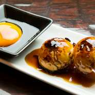 ナンコツの食感が美味。手間を惜しまず、丁寧に一から手づくりで仕上げた自慢の一品。ぜひ、ご賞味あれ。