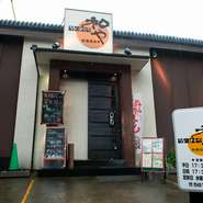 店内に一歩入ればそこは、アットホームな空気漂う居心地のよい空間。何度でも通いたくなるお店です。