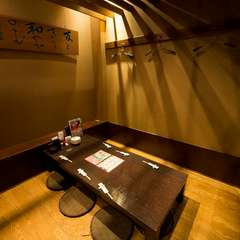 ゆっくりとくつろげる落ち着いた雰囲気の店内