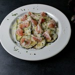 みずみずしく、しっとりとした食感の「水なす」とパンチェッタ（イタリア産の塩漬け豚バラ肉）を合わせた季節のメニュー！素材の持ち味を活かしつつ、シンプルながらも洗練された味わいは、ワインとの相性も抜群です