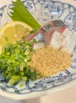 魚市場から新鮮な海鮮を提供