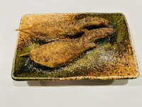 秘伝のタレが染み染み!！
大きな手羽先です。