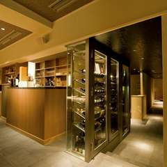 贅沢な空間の中で、素材の味を生かした絶品鉄板焼料理を堪能