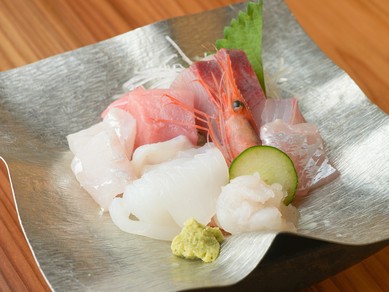 キトキトな魚介類を毎日用意『富山湾造り盛り合わせ』