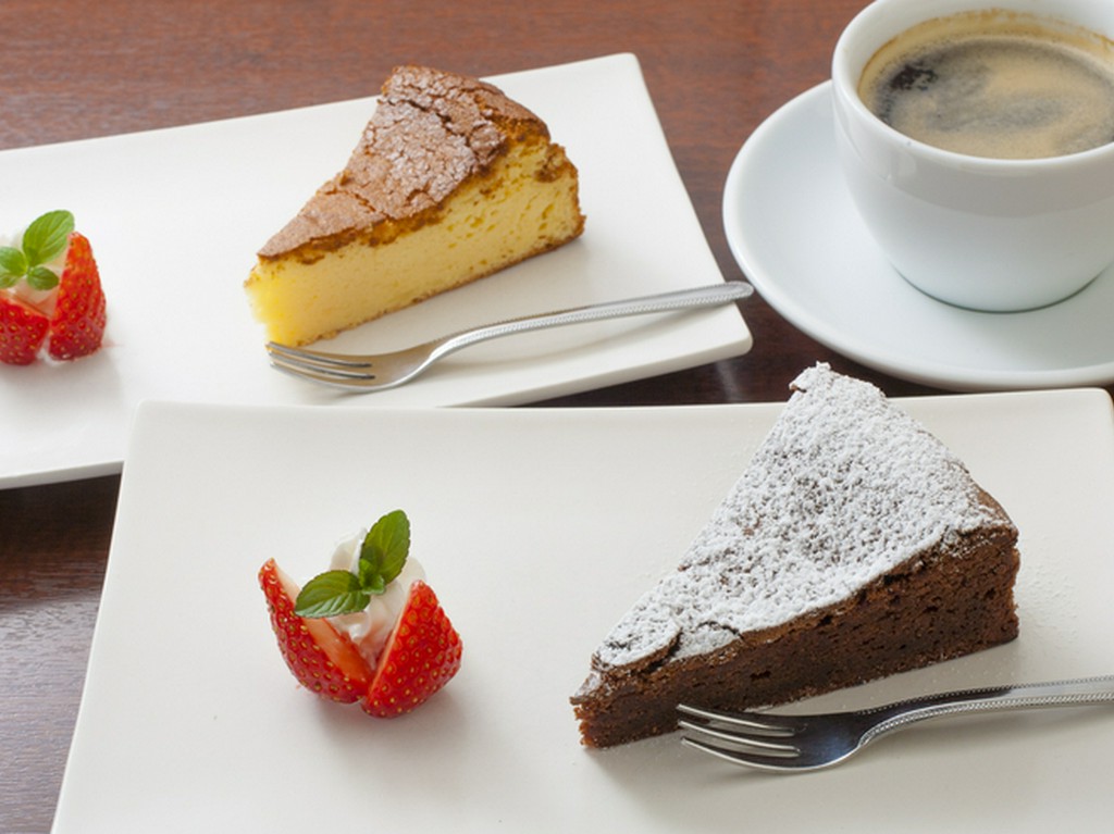 女子に嬉しい、甘さ控えめな料理人の手づくりケーキ