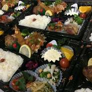 １６２０円、２１６０円、２７5０円
また、ご予算に応じて注文をお受けしておりますので、お気軽にご相談ください。
緑茶（別途１3０円）も付けられます。
※前日までに要予約