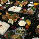 １６２０円、２１６０円、２７5０円
また、ご予算に応じて注文をお受けしておりますので、お気軽にご相談ください。
緑茶（別途１3０円）も付けられます。
※前日までに要予約
