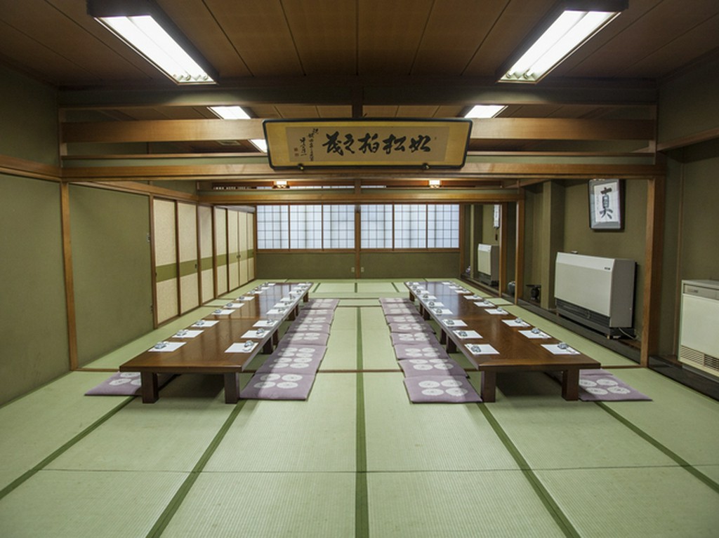 落ち着きのある空間でおもてなしを。