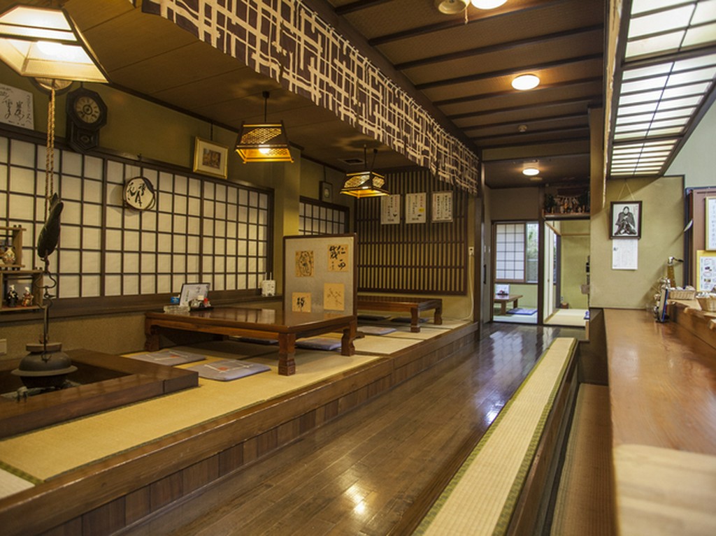 定番のものから珍しいものまで、さまざまな種類が揃っている焼酎