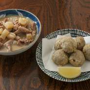 お酒との相性抜群！　『すり身揚げ』と『もつ煮込み』