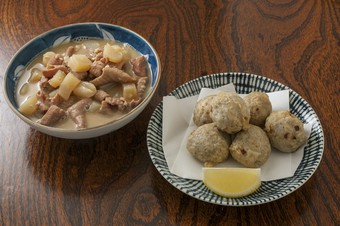 お酒との相性抜群！　『すり身揚げ』と『もつ煮込み』