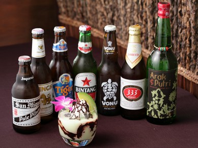 インドネシアから輸入したビールも、豊富にそろっています