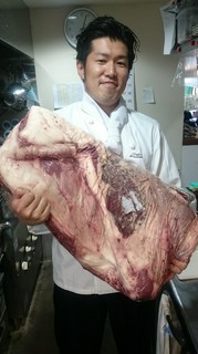 こだわり抜いた国産牛はブロック仕入れ!