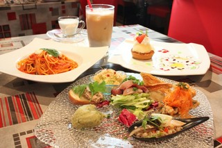 ランチは自慢の前菜盛り合わせ付きがおすすめ!