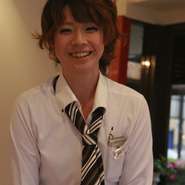 料理を美味しくするも不味くするもサービス次第！
Kan'sCafeのサービスは形よりも笑顔と愛想を大切に、親切をテーマにしています。
お客様と少しでもお近づきになりたい。笑顔にしたい。喜んでいただきたい。
そういう思いで接するサービスは温かみがあって優しい気持ちになれます。
厳しいご意見もどしどしおっしゃって下さい！