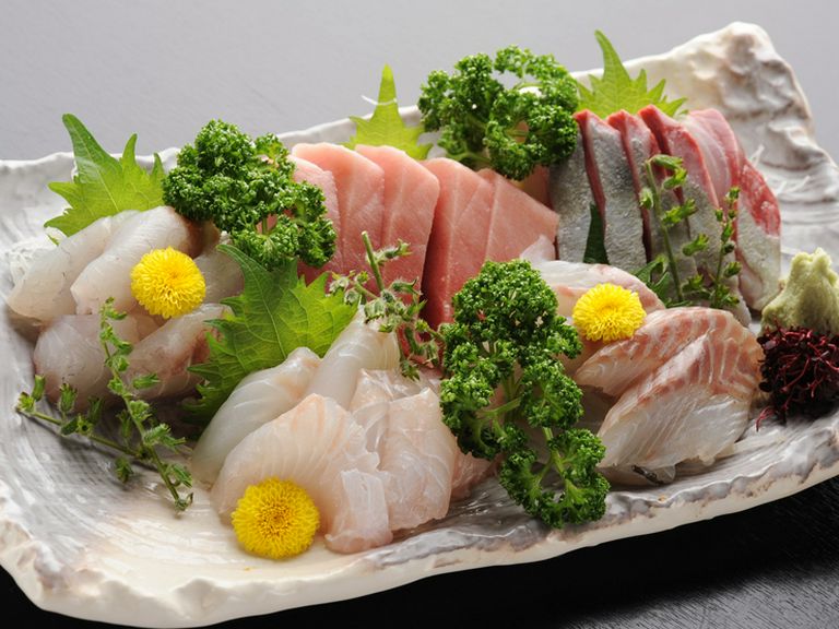 旬の魚介が勢ぞろい『お得!すずや5種盛合せ』 (四〜五人前)