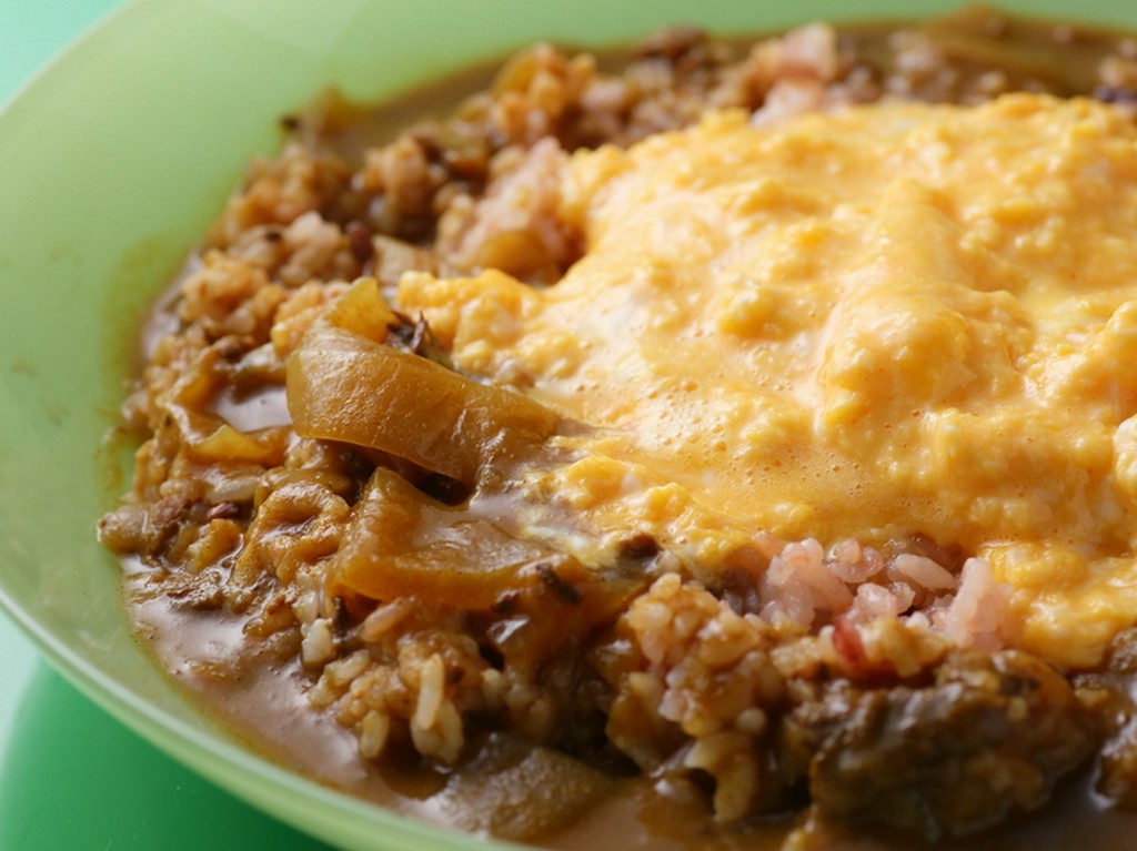 こだわりのスパイスと昆布の旨味が隠し味、魔女の全て凝縮された『魔女カレー毒得セット』