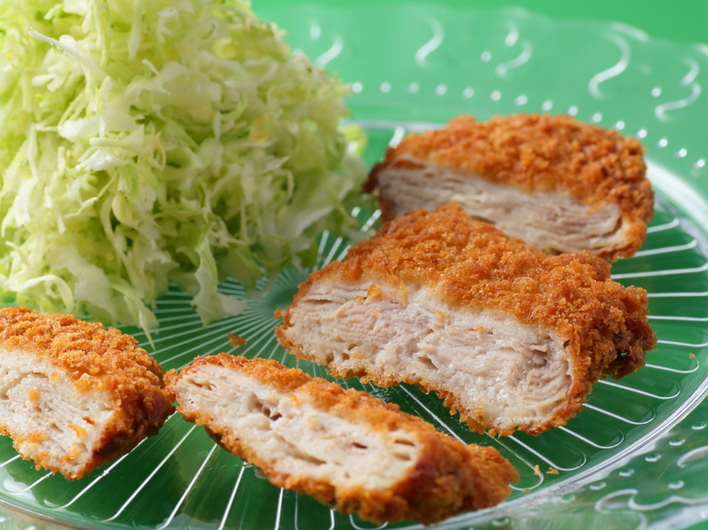 シードオイルで揚げた、サクサクの食感がクセになる『ミルフィーユとんかつ』