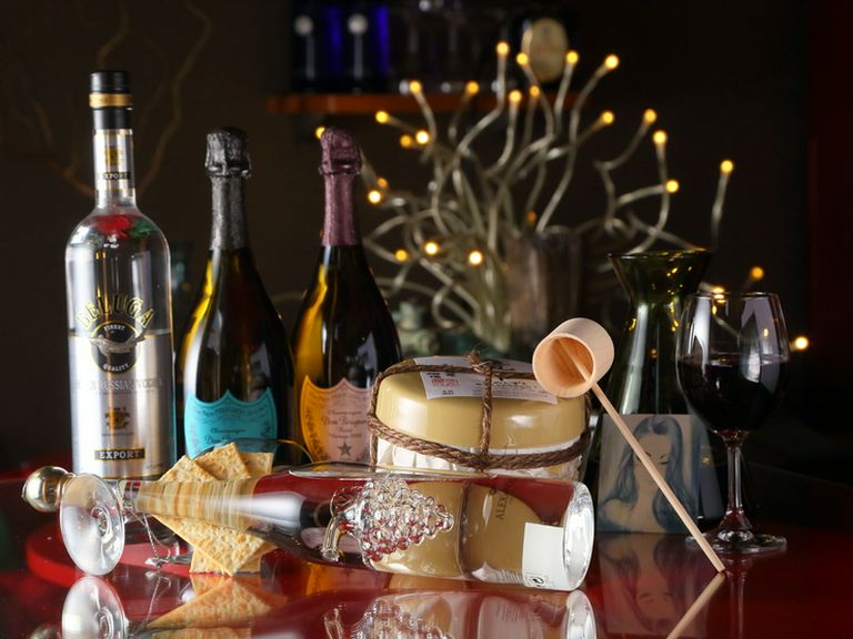 魔女こだわりのお酒が充実。メニューにはないシャンパンやワインなどもおすすめ