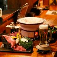 一人でもお気軽に来店できるカウンター席。２名４組まではいれます。