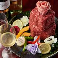 要予約でお肉ケーキも承ります。予算2200円～。
お電話でご相談ください。