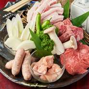 ＜おすすめ＞仙ちゃんカルビ、もち豚カルビ、国産牛メガネ、角切り牛ハラミ、大山鶏もも、ソーセージ＋野菜の盛り合わせ。