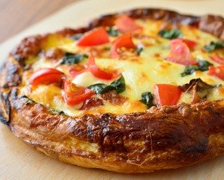 ベーコンとトロトロ半熟卵のパイッツァ