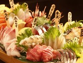 鮮魚の種類豊富な「刺身盛合せ」