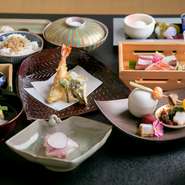 先付け、八寸、お造り、吸物、焼物、煮物、揚物(天ぷら)、食事、留椀、香物、水物
※別途サービス料10％必要