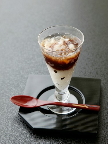 『新玉ねぎのムース　ポン酢ジュレと干し貝柱ジュレのソース』