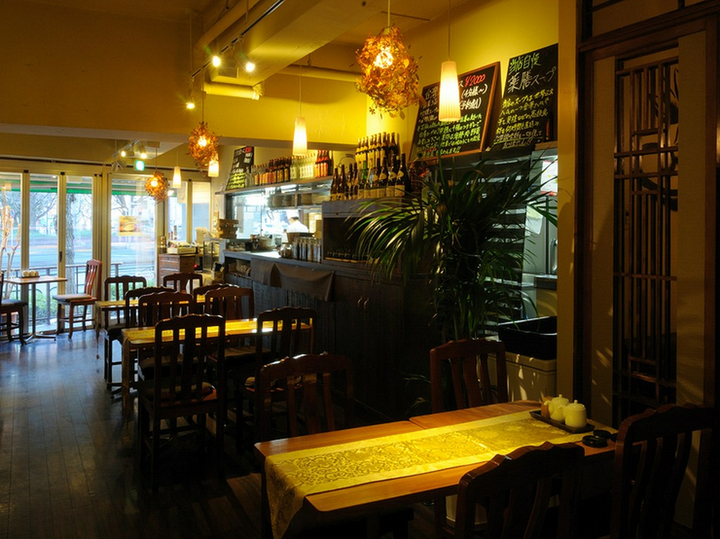 異国のムードあふれる店内は、居心地の良い雰囲気