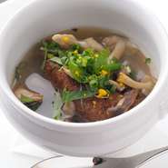 市場より仕入れた本日の鮮魚をご用意