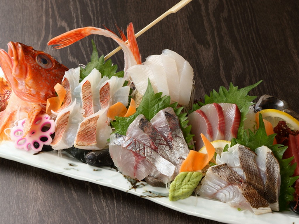 おすすめ鮮魚が並んだ　『お刺身5種盛り合わせ』