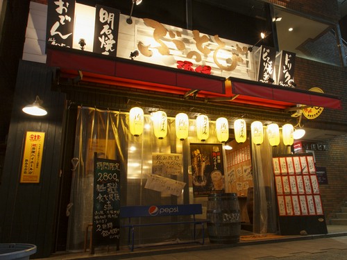 入る前からウキウキしてしまう、賑やかな入り口です