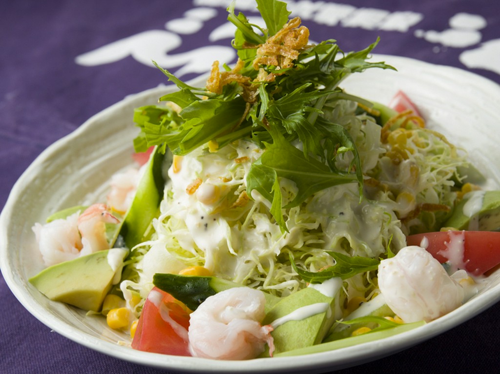 相性抜群の組み合わせが嬉しい『海老とアボカドのサラダ』