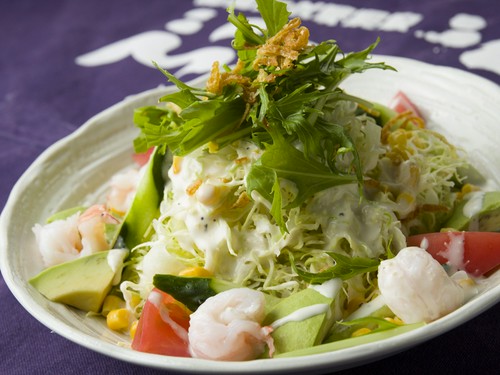 相性抜群の組み合わせが嬉しい『海老とアボカドのサラダ』