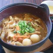 バラエティに溢れる大分の郷土料理いろいろ。地産地消にこだわった様々なメニューを提供しているそう。『だご汁』や『とり天』をはじめ、大分ならではの味わいをぜひ。