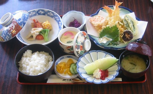 趣向を凝らした多彩な味を満喫できる『ミニ会席』、『定食』