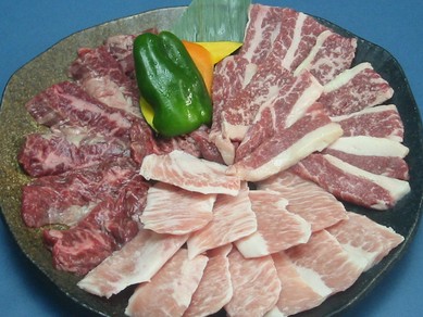 九州産の和牛や日向若鳥の盛り合わせ『上まんぷく盛り』