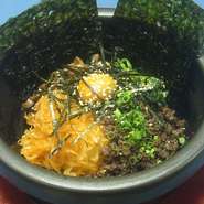 一番人気、定番『石焼ビビンバ』の他、女性の支持を集める『石焼チーズビビンバ』など3種から楽しめます。