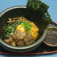 特に男性に好評のカルビ入りビビンバです。