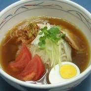 『和牛牛丼』や『韓国冷麺』など、焼肉以外のメニューも揃っています。