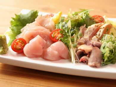 新鮮焼鳥・新鮮野菜・イタリア直送ワインをご用意