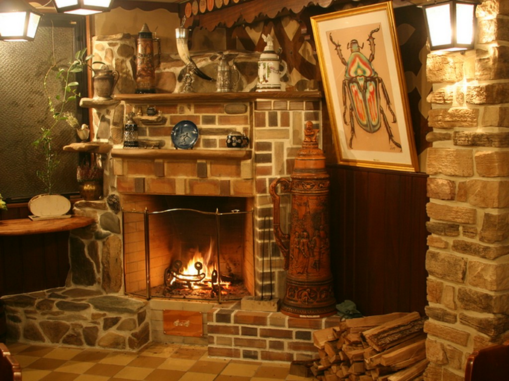 冬は暖炉の炎を眺めながら、ゆっくりしませんか？