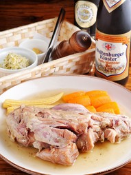 ハーブとスパイスで二週間熟成！　『自家製アイスバイン』