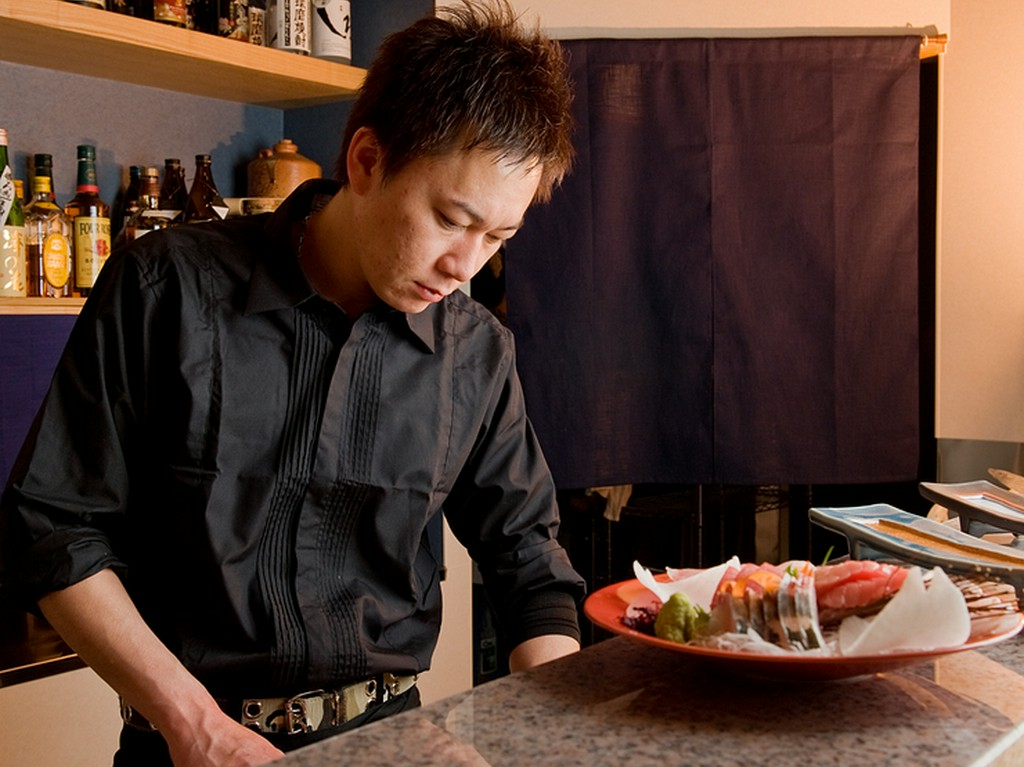 仕込みからすべて手作りで、地元食材の美味しさを伝える料理人