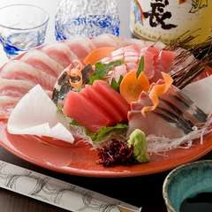 生鮪と旬の鮮魚が楽しめる『刺身盛り合わせ』