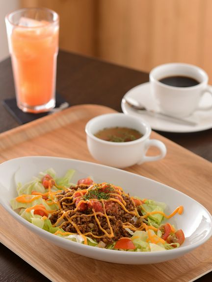 沖縄名物料理が飯山で味わえる　　『タコライス（スープ付き）』