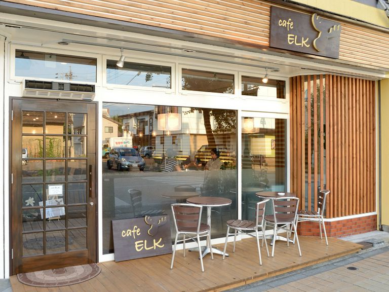 「高橋まゆみ人形館」から徒歩3分の仲町通り沿いにあります